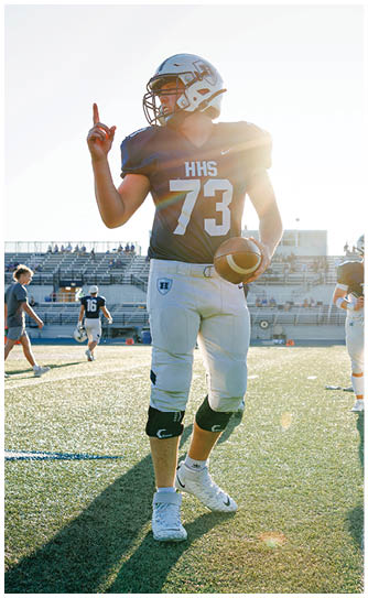 A football player catching a ball. Description generated by AI