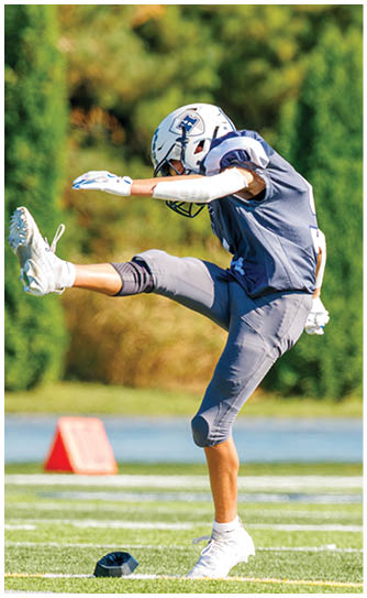 A football player catching a ball. Description generated by AI