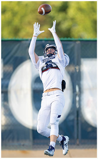 A football player catching a ball. Description generated by AI