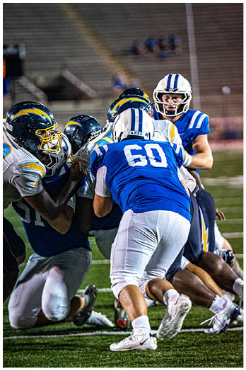 A football player catching a ball. Description generated by AI