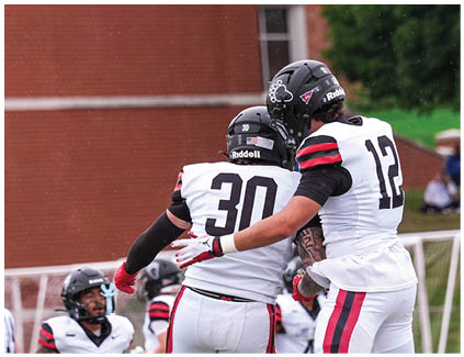 A man wearing a football helmet with the number 80 on it. Description generated by AI