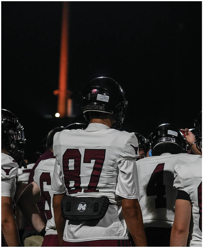 A group of football players on a field. Description generated by AI
