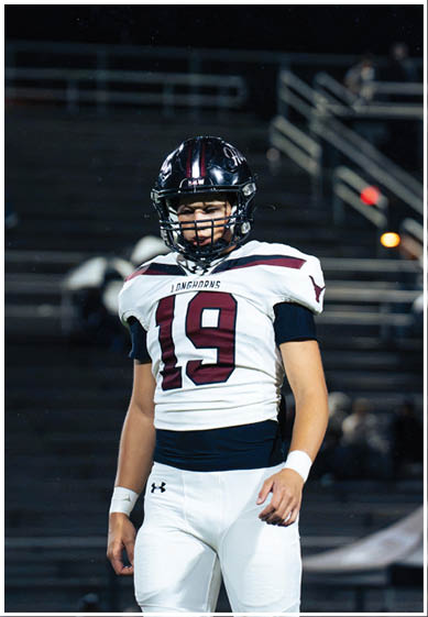 A football player wearing a blue jersey with the number 58 on it. Description generated by AI