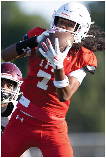 A football player catching a ball. Description generated by AI
