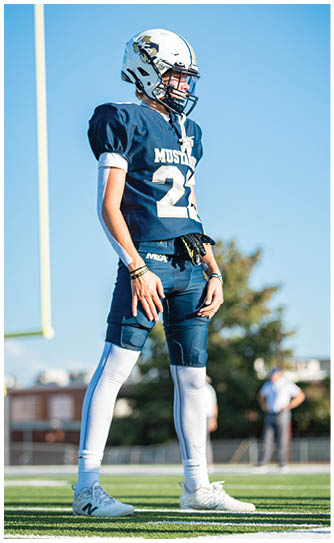 A football player catching a ball. Description generated by AI