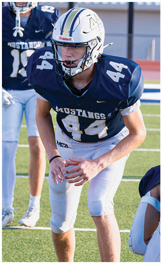 A football player catching a ball. Description generated by AI