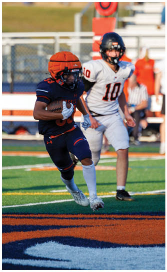A football player catching a ball. Description generated by AI