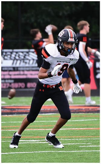A football player catching a ball. Description generated by AI