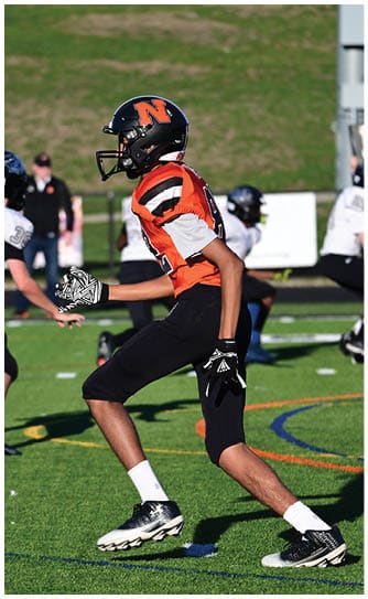 A football player catching a ball. Description generated by AI