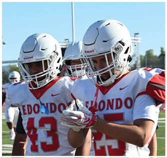 A group of football players on a field. Description generated by AI