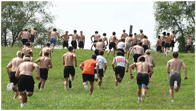 A group of football players on a field. Description generated by AI