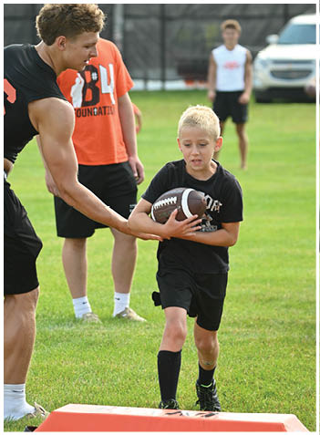 A football player wearing a blue jersey with the number 58 on it. Description generated by AI