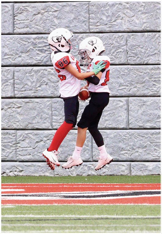 A football player catching a ball. Description generated by AI