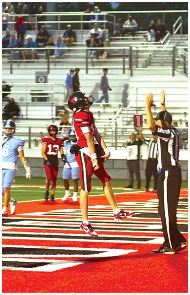 A football player catching a ball. Description generated by AI