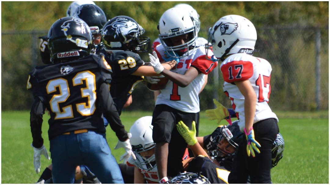 A football player catching a ball. Description generated by AI