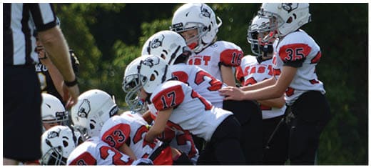 A football player catching a ball. Description generated by AI