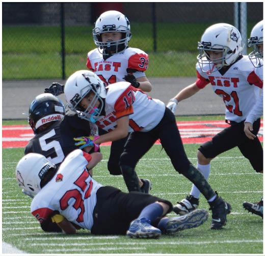 A football player catching a ball. Description generated by AI