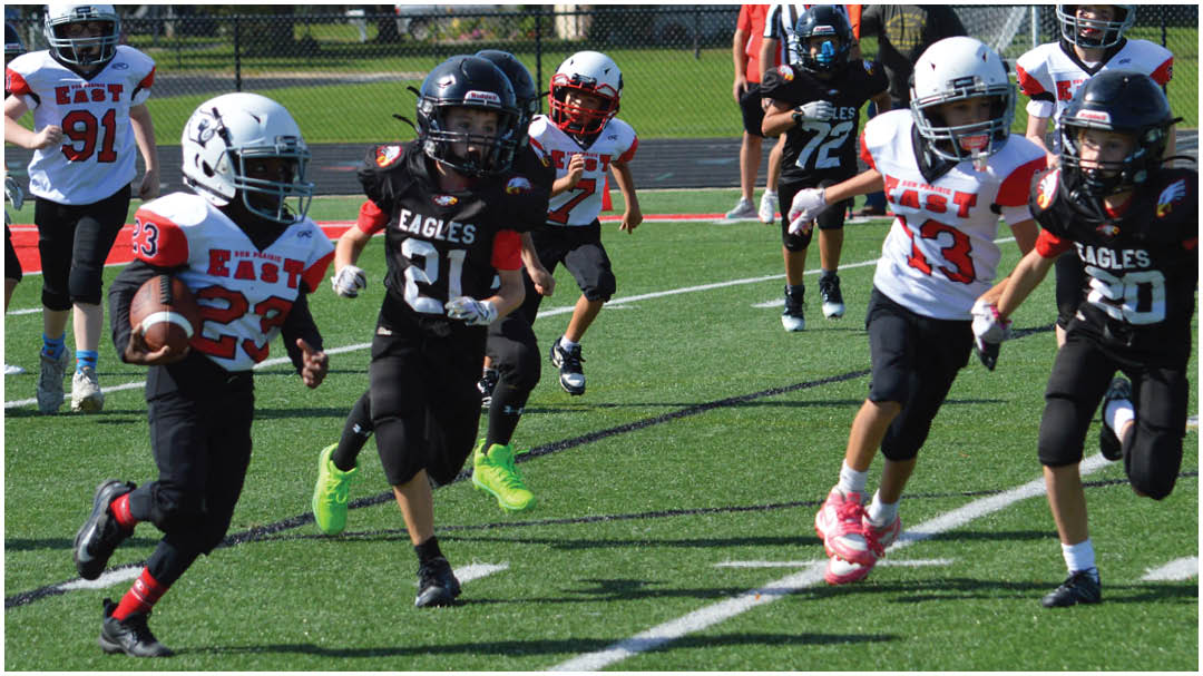 A football player catching a ball. Description generated by AI