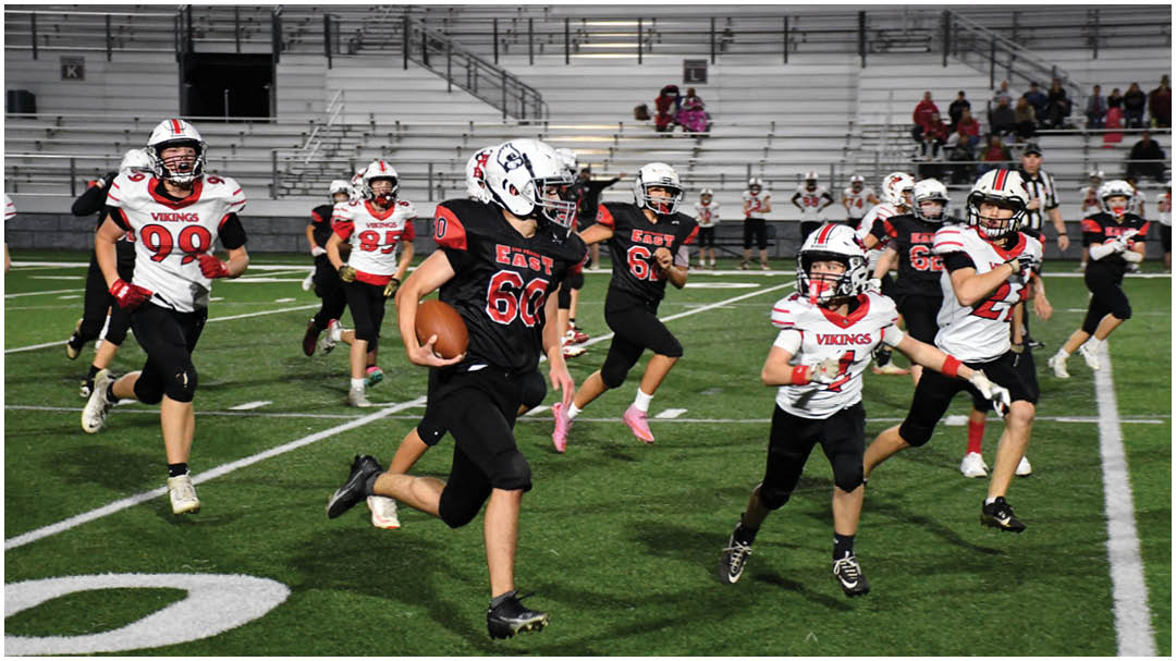 A football player catching a ball. Description generated by AI
