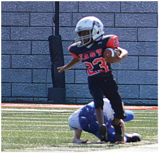 A football player catching a ball. Description generated by AI
