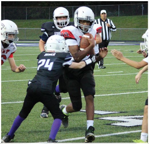 A football player catching a ball. Description generated by AI