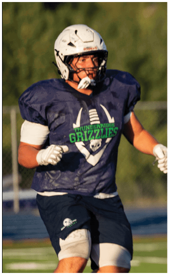 A football player catching a ball. Description generated by AI