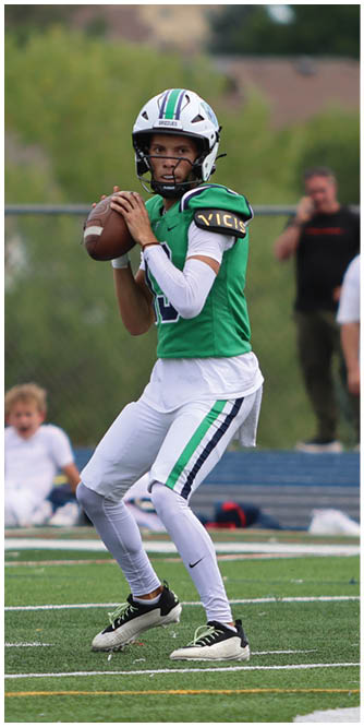 A football player catching a ball. Description generated by AI
