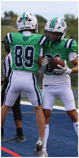 A football player catching a ball. Description generated by AI