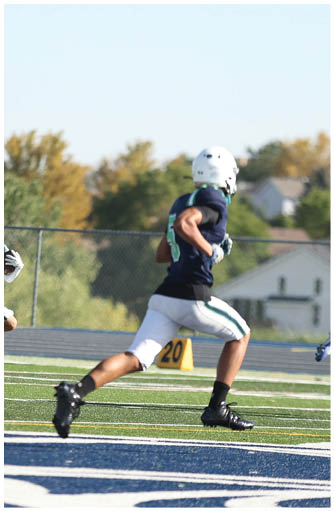 A football player catching a ball. Description generated by AI