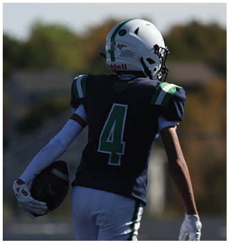 A football player catching a ball. Description generated by AI