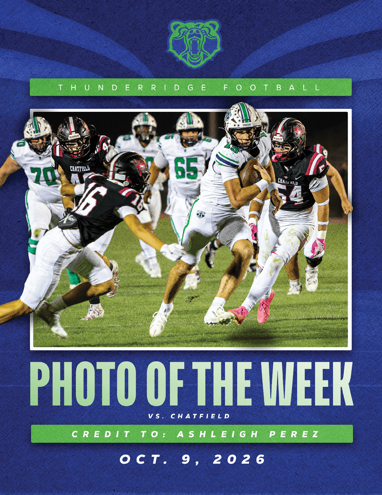 A football player in a green jersey is jumping in the air. Description generated by AI