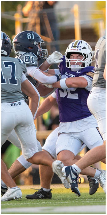 Two football players celebrating on the field. Description generated by AI