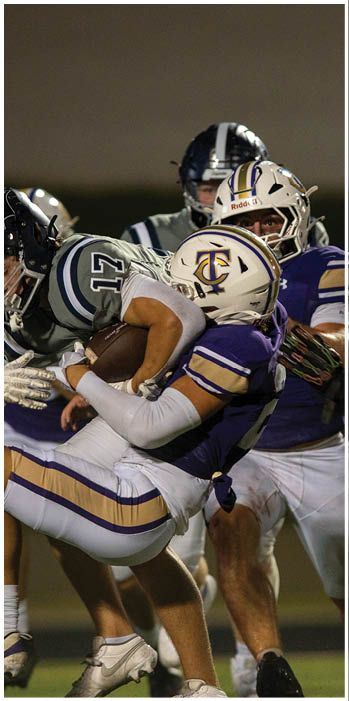 Two football players celebrating on the field. Description generated by AI