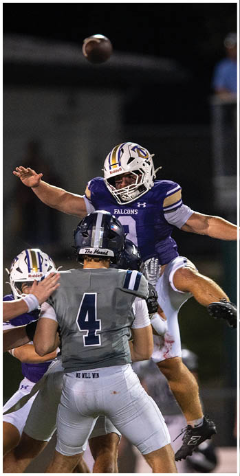 Two football players celebrating on the field. Description generated by AI
