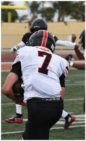 A football player catching a ball. Description generated by AI