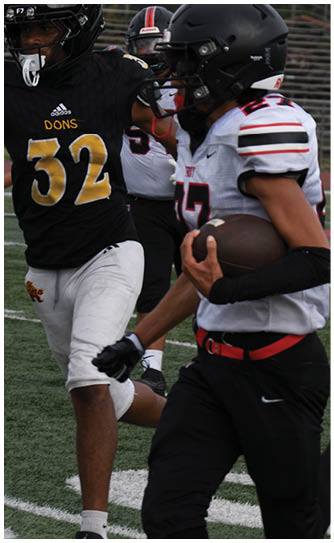 A football player catching a ball. Description generated by AI