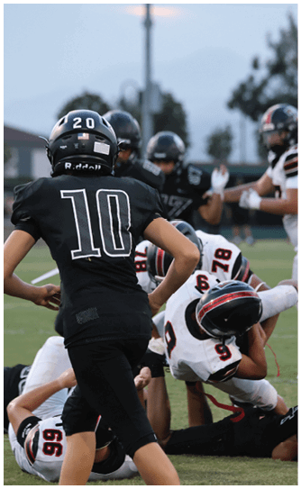 A football player catching a ball. Description generated by AI