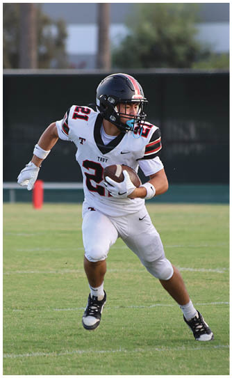 A football player catching a ball. Description generated by AI