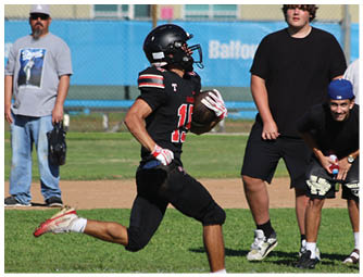 A group of football players on a field. Description generated by AI