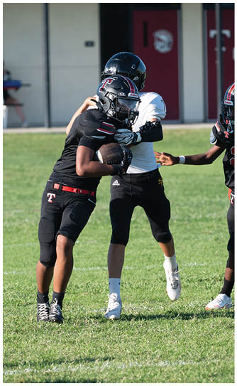 A football player catching a ball. Description generated by AI