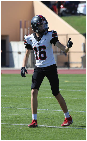 A football player catching a ball. Description generated by AI