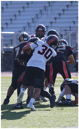A football player catching a ball. Description generated by AI