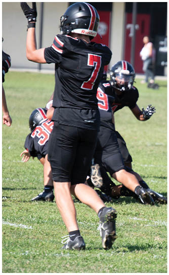 A football player catching a ball. Description generated by AI