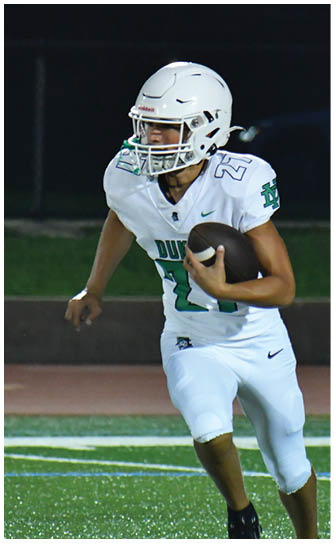 A football player catching a ball. Description generated by AI