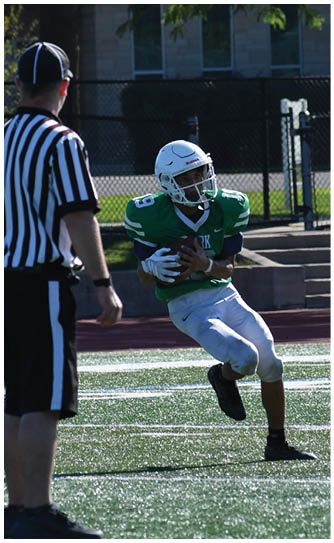 A football player catching a ball. Description generated by AI
