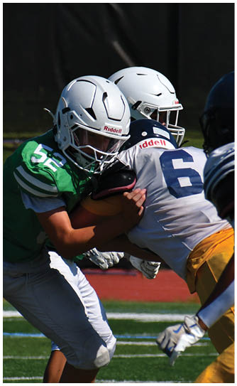 A football player catching a ball. Description generated by AI