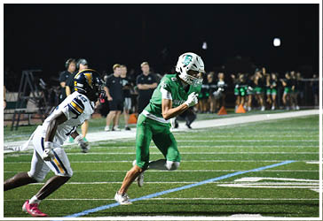 Two football players celebrating on the field. Description generated by AI