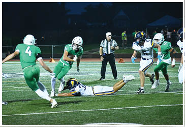 Two football players celebrating on the field. Description generated by AI