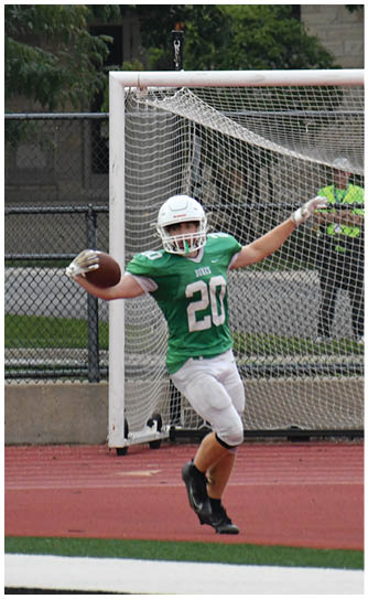 A football player catching a ball. Description generated by AI