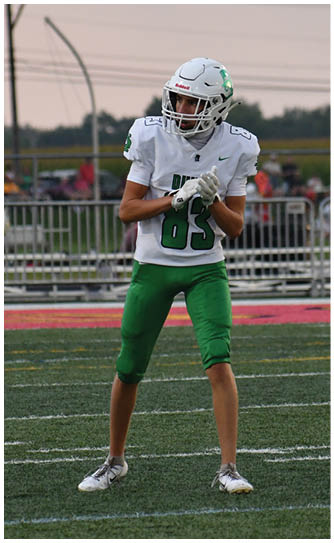 A football player catching a ball. Description generated by AI